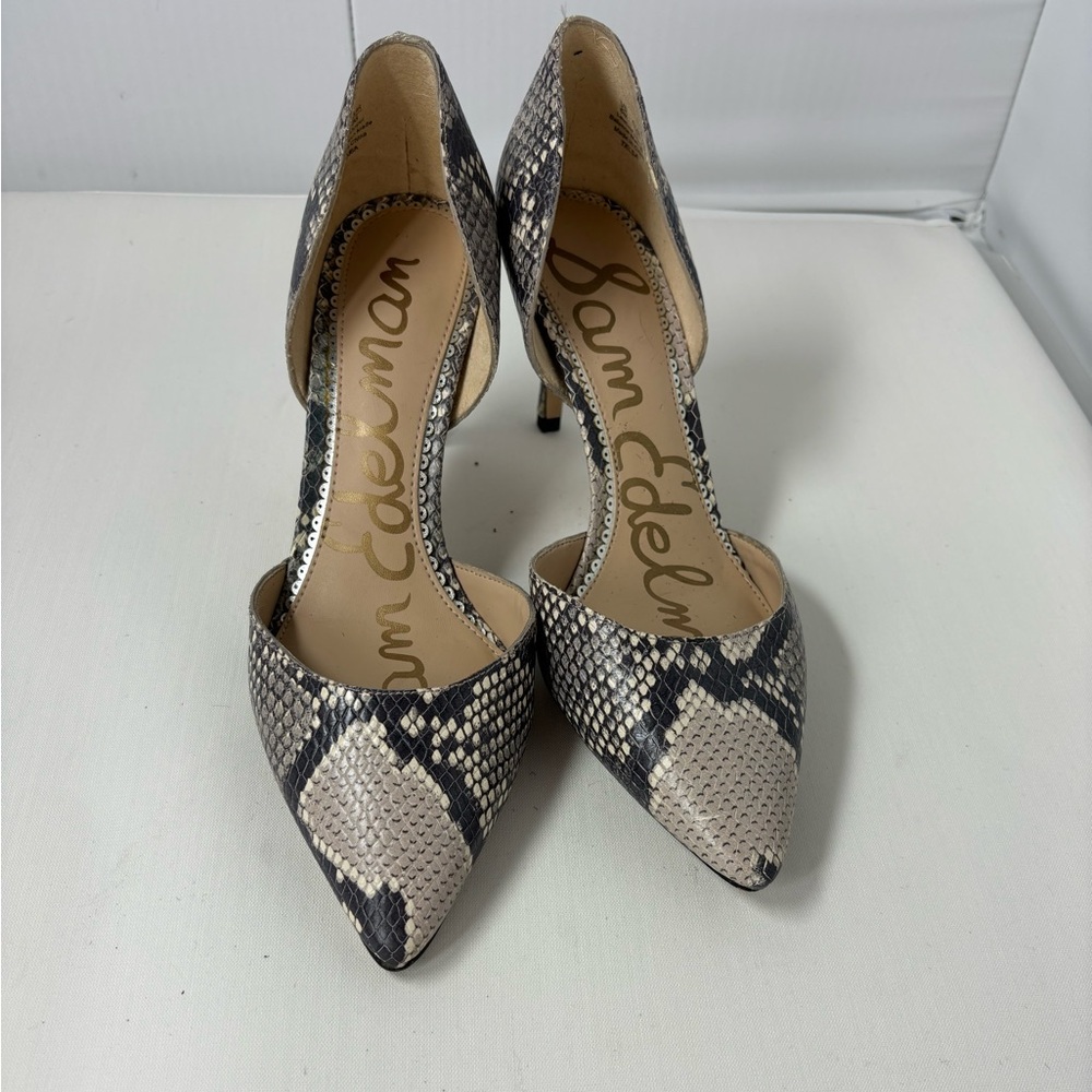 Snake skin  pumps with pointed toe